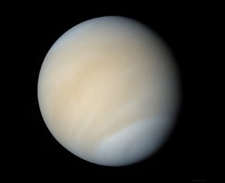 First detection of an equatorial jet on Venus