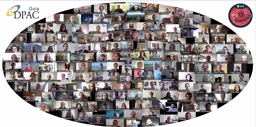 A screenshot of hundreds of people on Zoom.